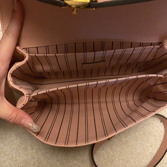 (SOLD) Louis Vuitton Pochette Métis Monogram Empreinte Leather Rose - Picture 3 of 13